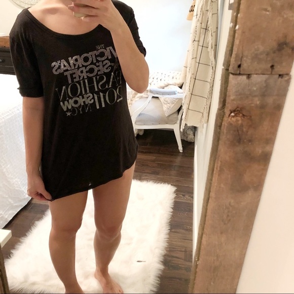 Victoria’s Secret 2011 Small rare night shirt - Picture 2 of 5